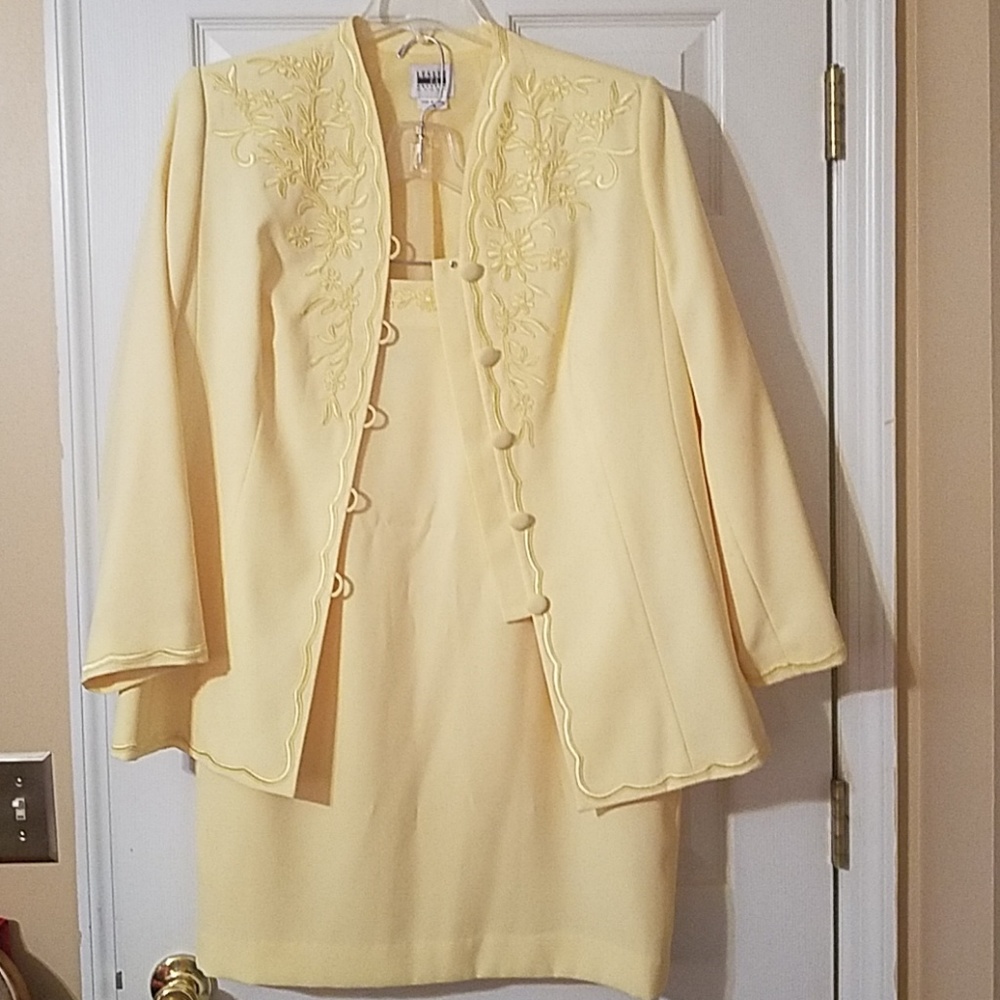 Plus size women's suit
